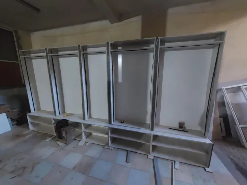 Atelier d'aluminium et pvc et boiserie plus de 25 dans le domaine