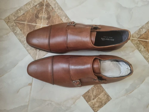 Chaussures à boucles en cuir marron