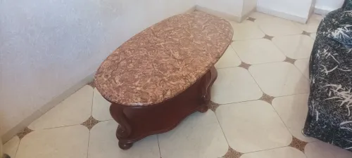 Meuble de maison( table de salon en marbre+ fauteuils composé de trois pièces+ bibliothèque+ four