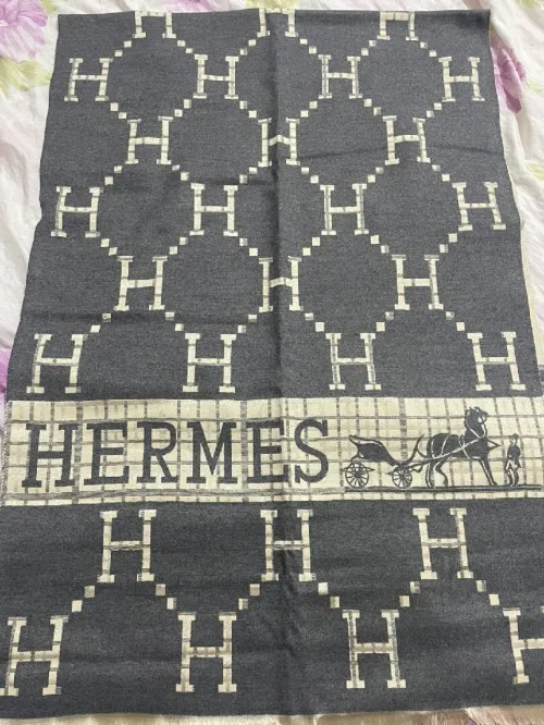 >Écharpe Hermès originale Modèle Avalon H Authentique avec facture