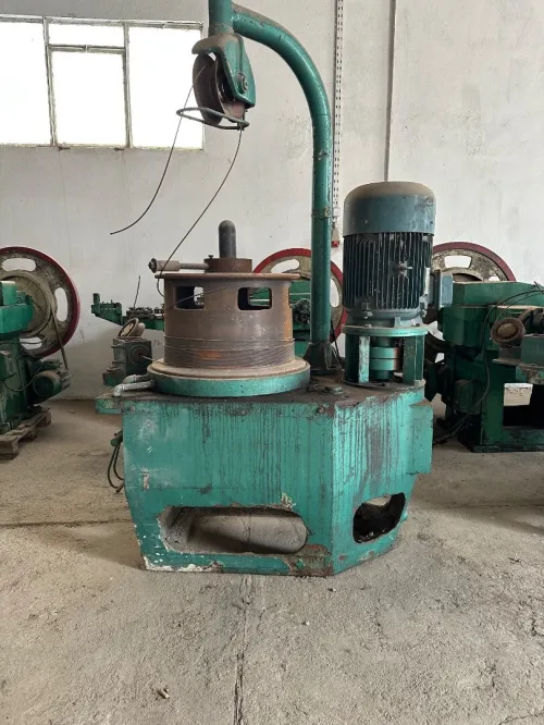 ATELIER des machines a clous