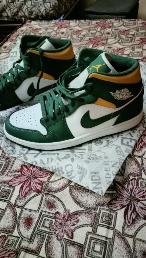 Nike Jordan 1 mid