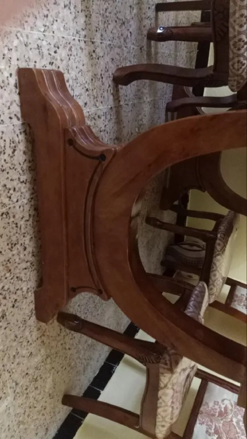 Table de salon pour 6 chaises 