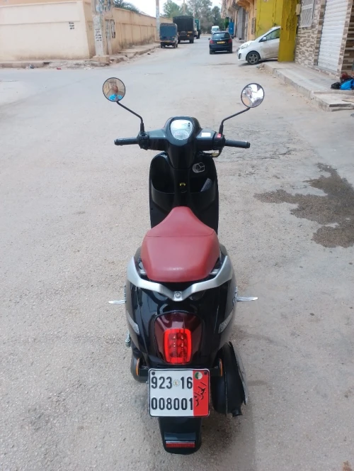 Panarea benilli 125i la 125 injection couleur noire 2023