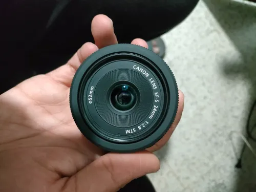 Canon 250d + 24mm 2.8 + 2 battery + kit lens 