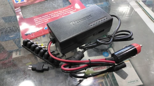 CHARGEUR UNIVERSAL