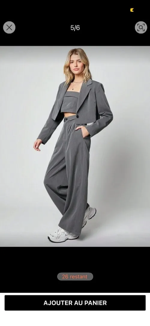 Ensemble taille L, neuf jamais utilisé. Matière agréable et coupe élégante.