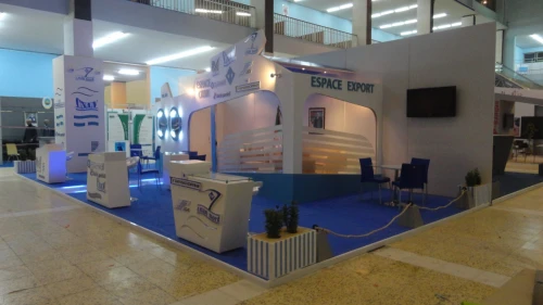 STAND D'EXPOSITION (montage mobiliers et peinture)