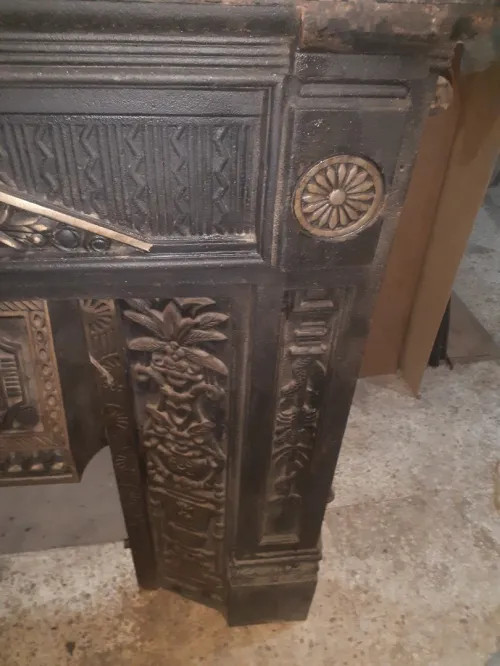 Cheminée en fonte sculptées 