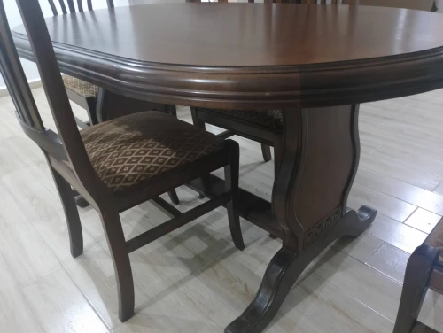 Table de salle à manger avec 06 chaises