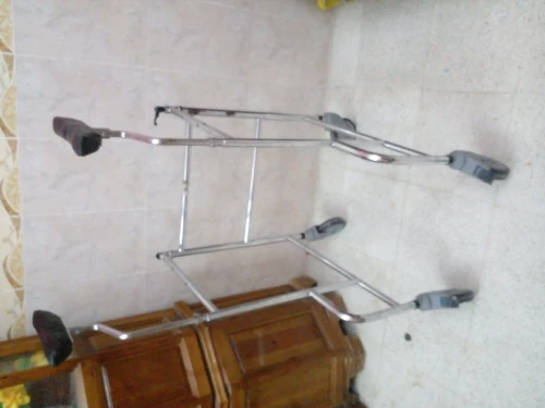 Deambulateur a 4 roues
