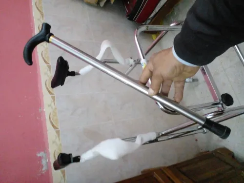 Deambulateur a 4 roues