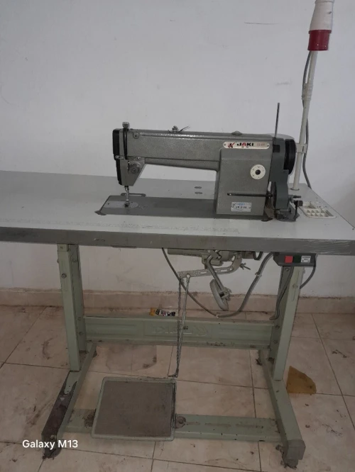 Machine à coudre industrielle *point droit* JAKI