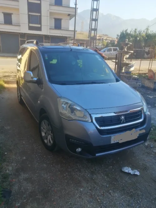 Peugeot Partner 2017 Tepee Allure 