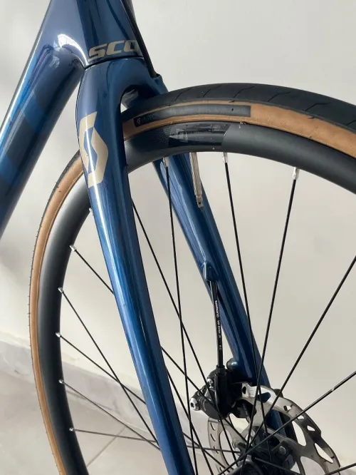 Vélo course carbone SCOTT addict 20 disc taille L