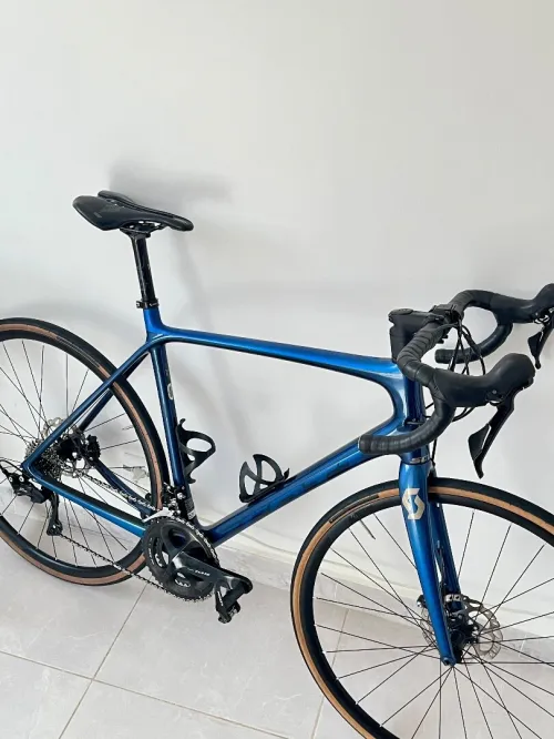 Vélo course carbone SCOTT addict 20 disc taille L