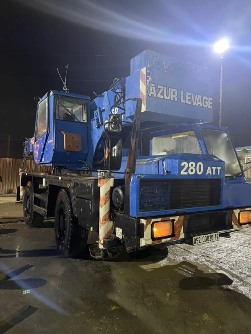 Location grue mobile 25T 4*4