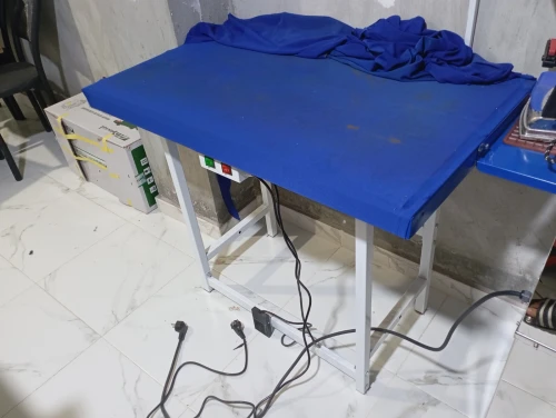 table fer à repasser aspirante