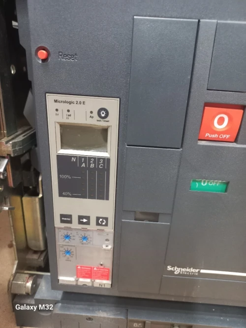 Lots Disjoncteurs Débrochable Motorisée 3 Pôles (Schneider-Siemens)