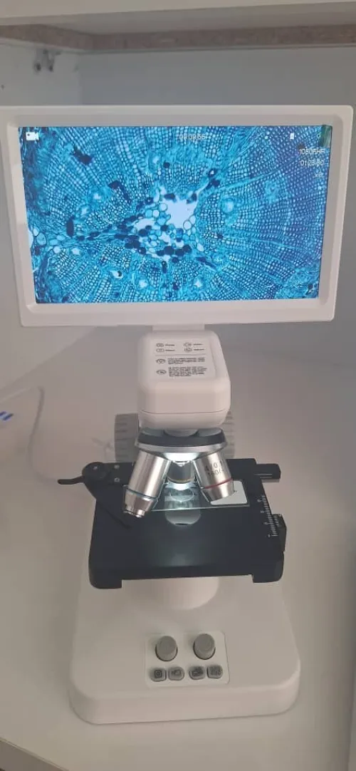MICROSCOPE AVEC ECRAN DIGITAL 7"