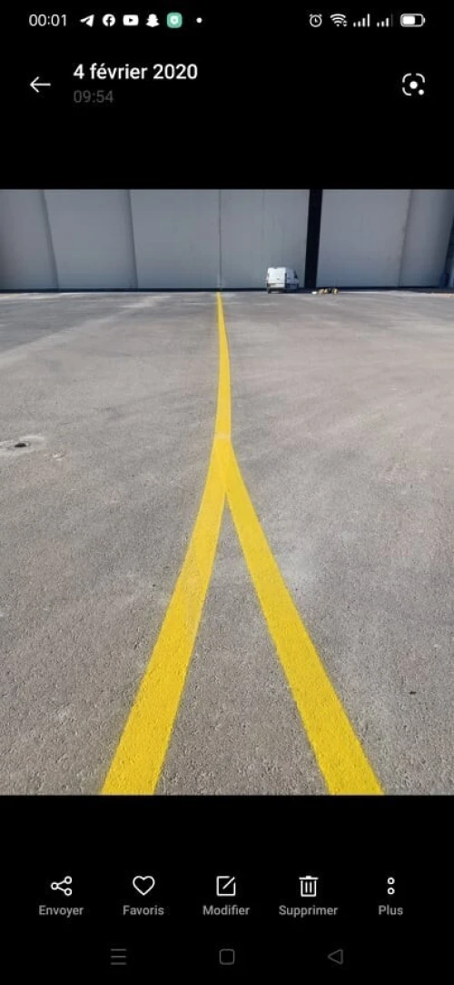 Marquage de la Route. parking. signalisation de direction st de prévention