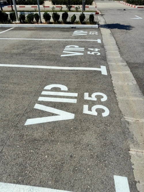 signalisation routière traçage parking location machine