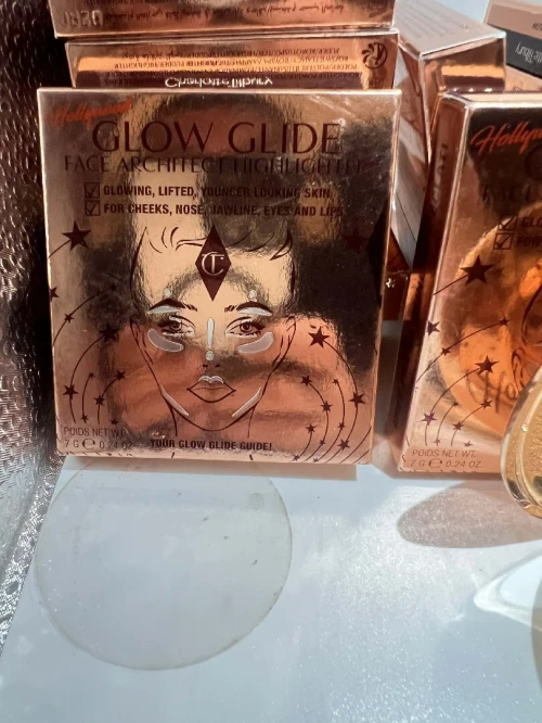 Highlighter (enlumineur)  Glow Glide de la marque CHARLOTTE TIlbury