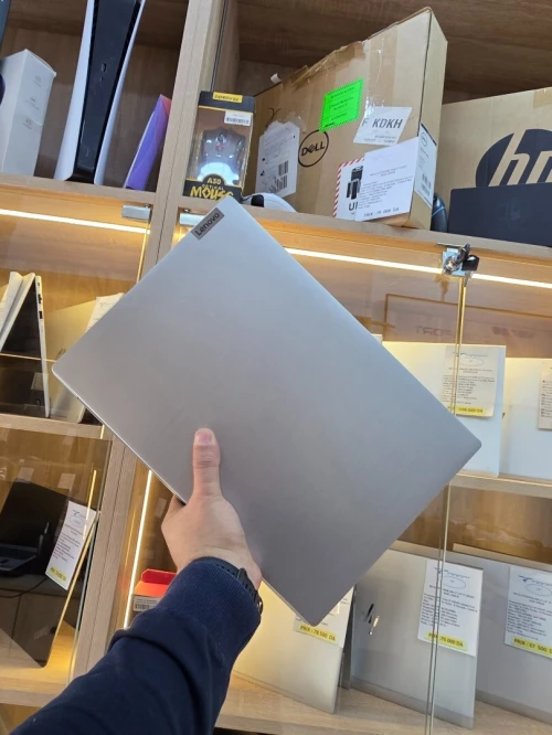 LENOVO IDEAPAD 3  Ryzen 7 3700U 8GB /256 GB SSD