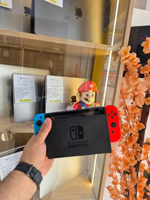 Nintendo Switch V2 6.2"  2020 Flashé  + carte SD  128GB