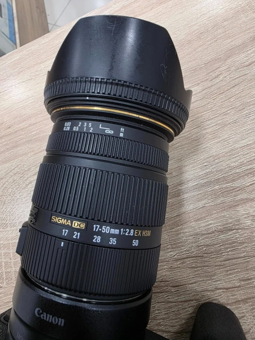 Canon EOS R8 + Objectif Sigma 17-50mm f/2.8 ( 45K clics )