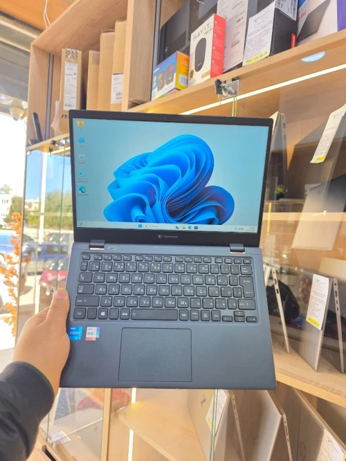 Toshiba Dynabook i5 1135G7  16GB /256GB
