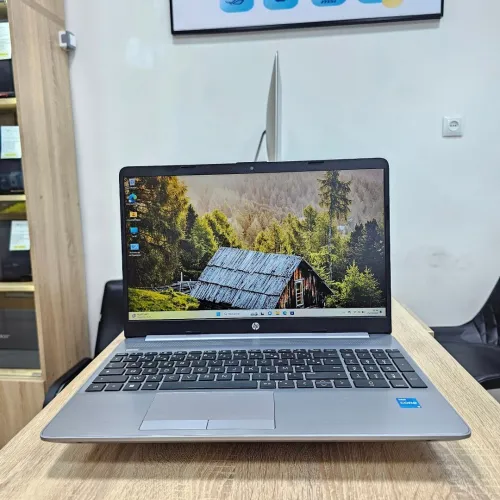 HP 250 G8 15.6" i5 1135G7 8GB/256GB