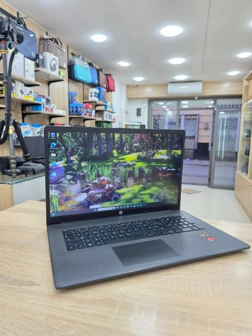 HP LAPTOP 17  17.3" RYZEN 3 5300U 8GB /256GB SSD NVME 
