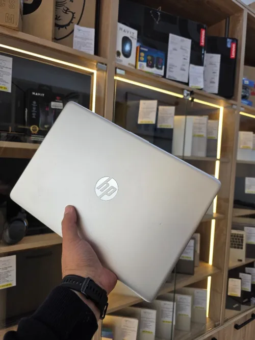 HP LAPTOP 14s  14"  Ryzen 5 4500U 8GB/256 GB