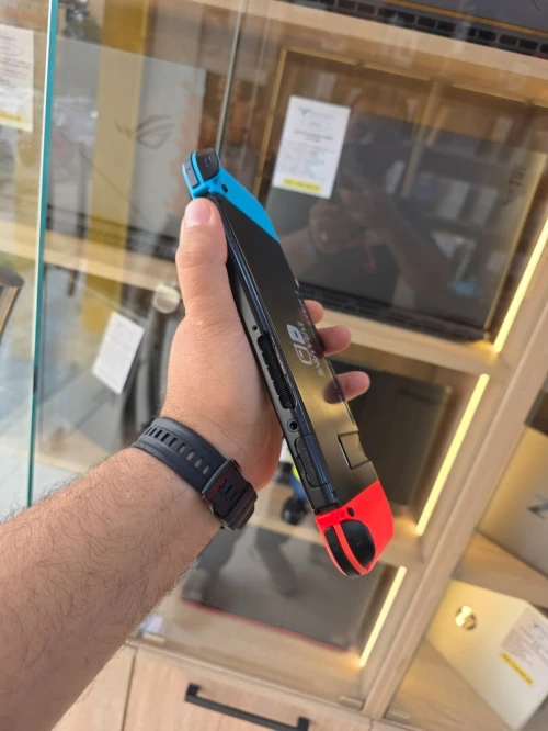 Nintendo Switch V2 6.2"  2020 Flashé  + carte SD  128GB