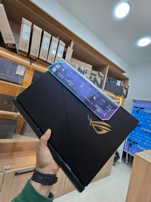 ASUS ROG STRIX SCAR 18 i9 13980HX & RTX 4090 (32GB/2TB)