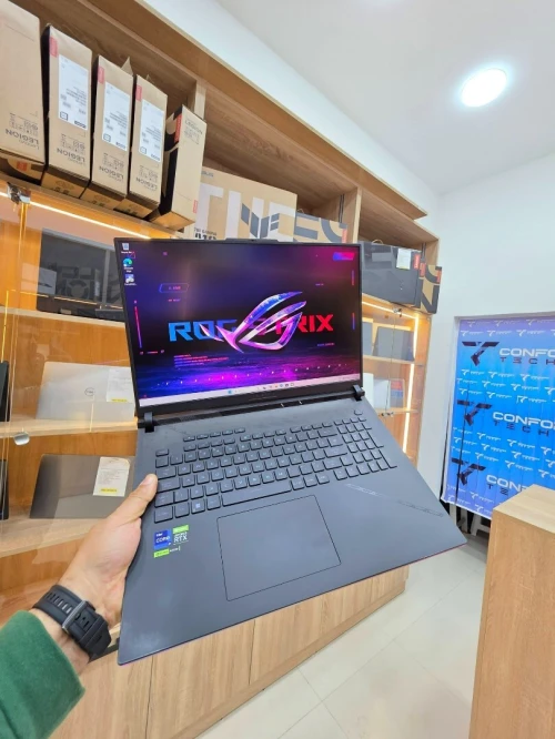 ASUS ROG STRIX SCAR 18 i9 13980HX & RTX 4090 (32GB/2TB)