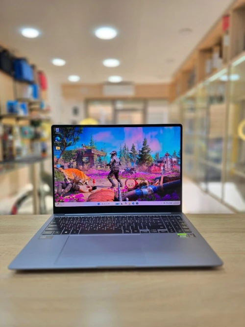 Samsung Galaxy Book4 Ultra  Ultra 9 185H & RTX 4070 (64GB RAM / 2TB SSD ) "2025" VENDU