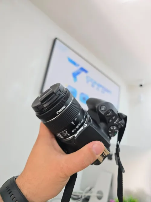 Canon EOS 250D+ 2 Objectif (18-55)/50mm 