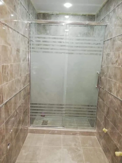 Vitrine en verre trempé 