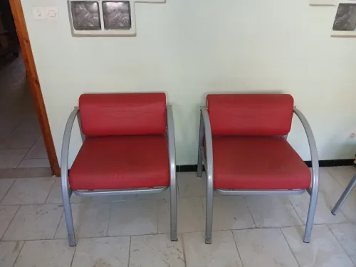 Lot de fauteuils et canapé ou chaise en métal et cuir idéal bureau ou salle dattente