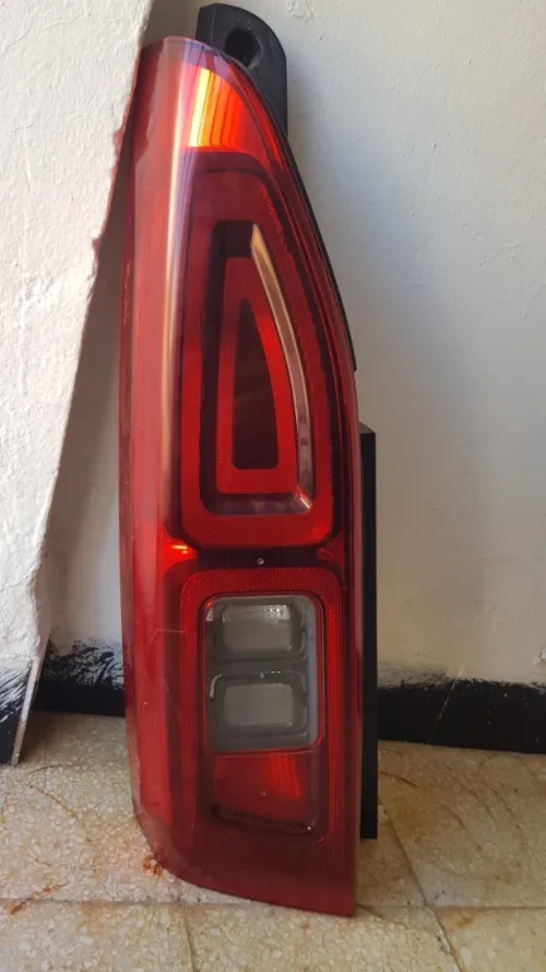 Feu arrière gauche berlingo 1.5 bluehdi