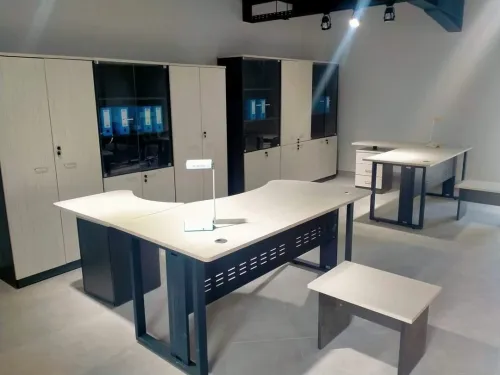 Bureau métallique 1,60 