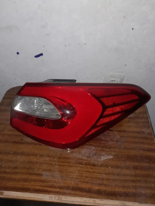 Feu de stop kia cerato 2014
