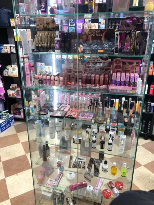 Cosmétiques a vandre