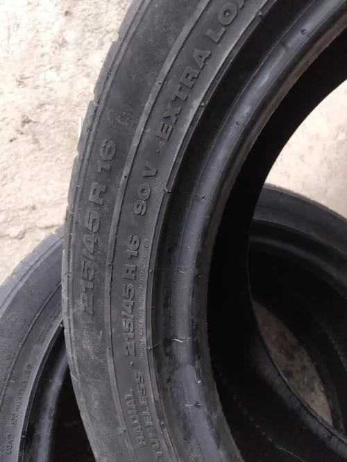 Pneu 215 45 R16