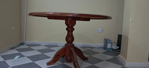 Table Ronde en bois rouge