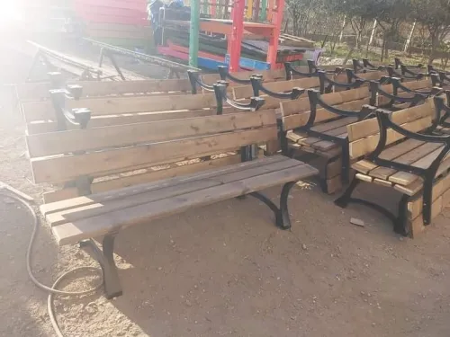 Banc public , table extérieure , poubelle , banc public fonte , acier , bois 