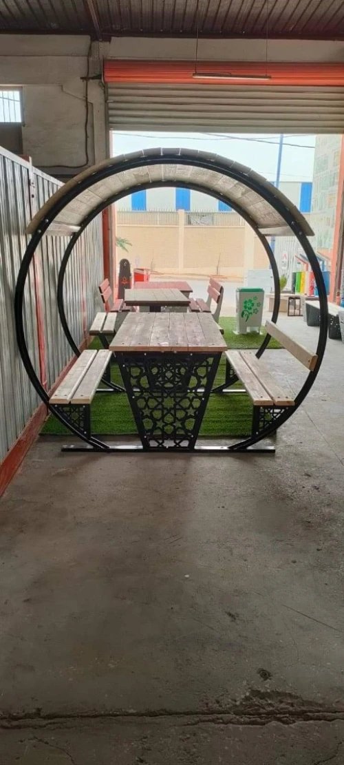 Banc public , table extérieure , poubelle , banc public fonte , acier , bois 