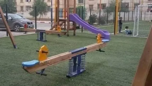 Airs de jeux , toboggan , Balançoire , Balançoire a ressort , tourniquet , figurine 